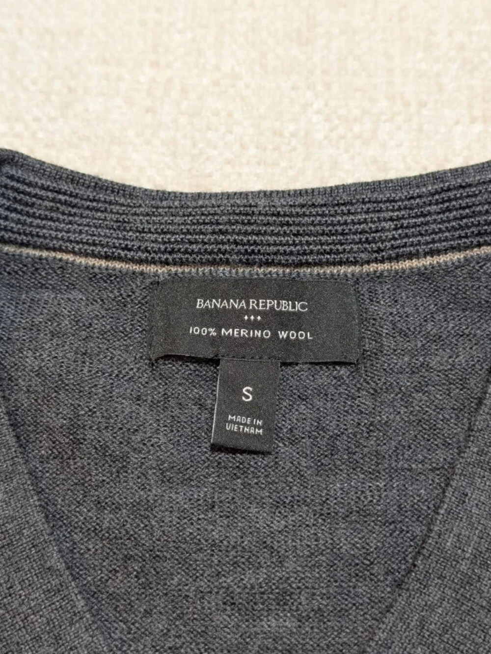 Banana Republic Men’s S 100% Merino Wool V-Neck Sweater Gray